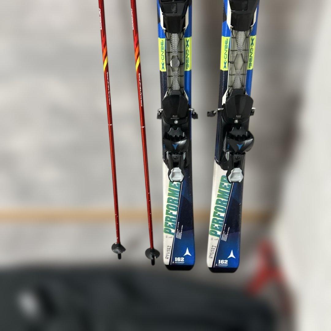 Atomic Performer スキーとLEKI ストック 162 バック付