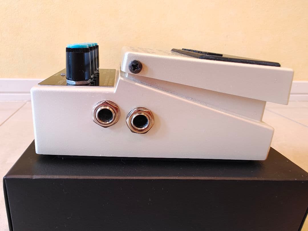 ギター BOSS Digtal Delay DD-8