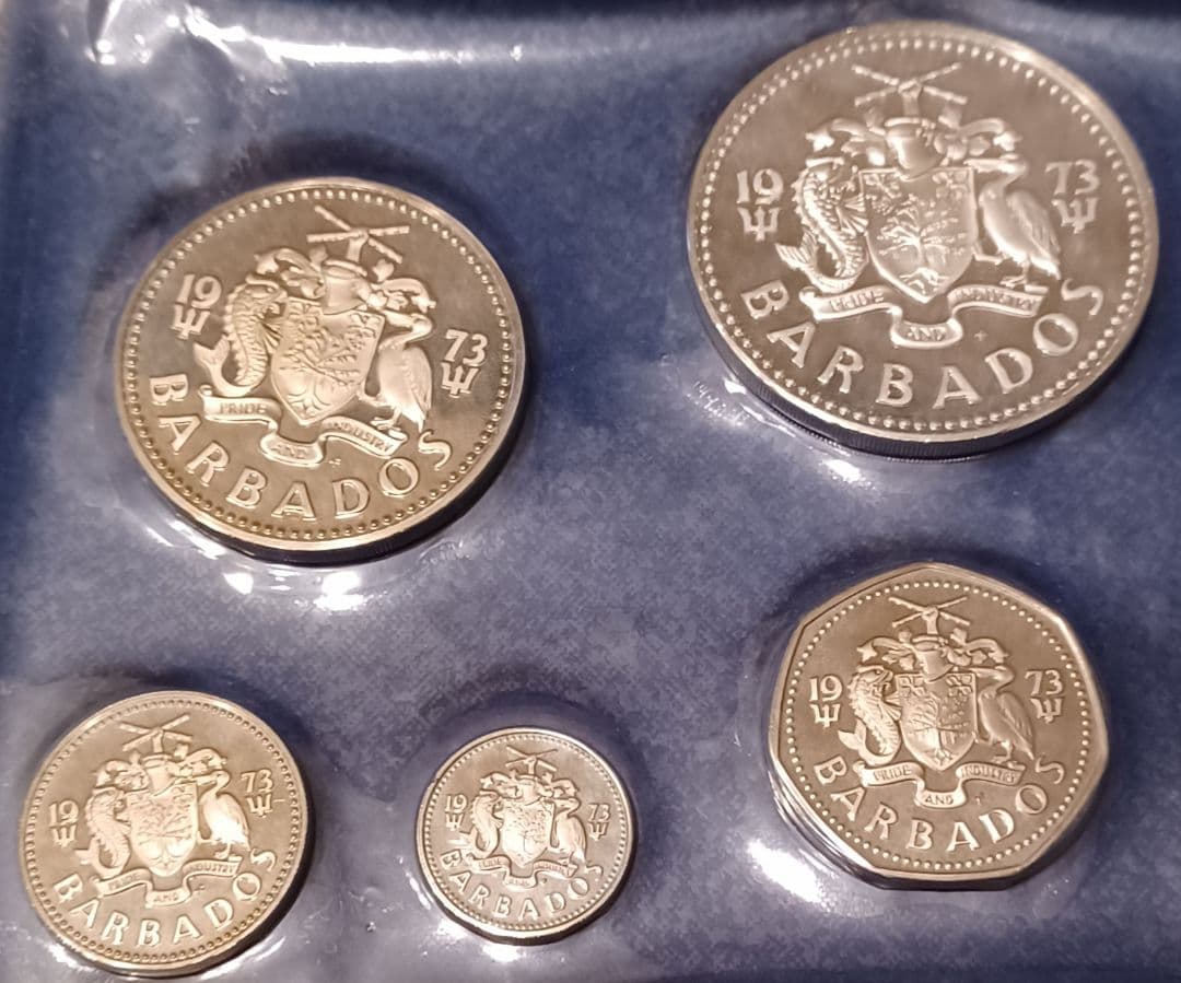 バルバドス初の国家貨幣プルーフセット 日本の種子島と同じくらいの面積の小さな島国