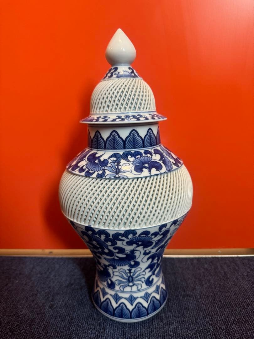1568 【希少】有田焼　網目透かし壺　琴峰　蓋付き　染付青花花瓶