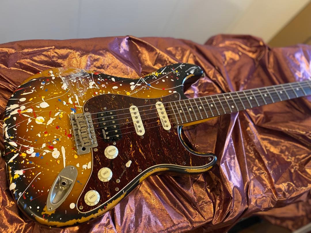 英国VINTAGE社ICONシリーズ v6スプラッター塗装ストラト