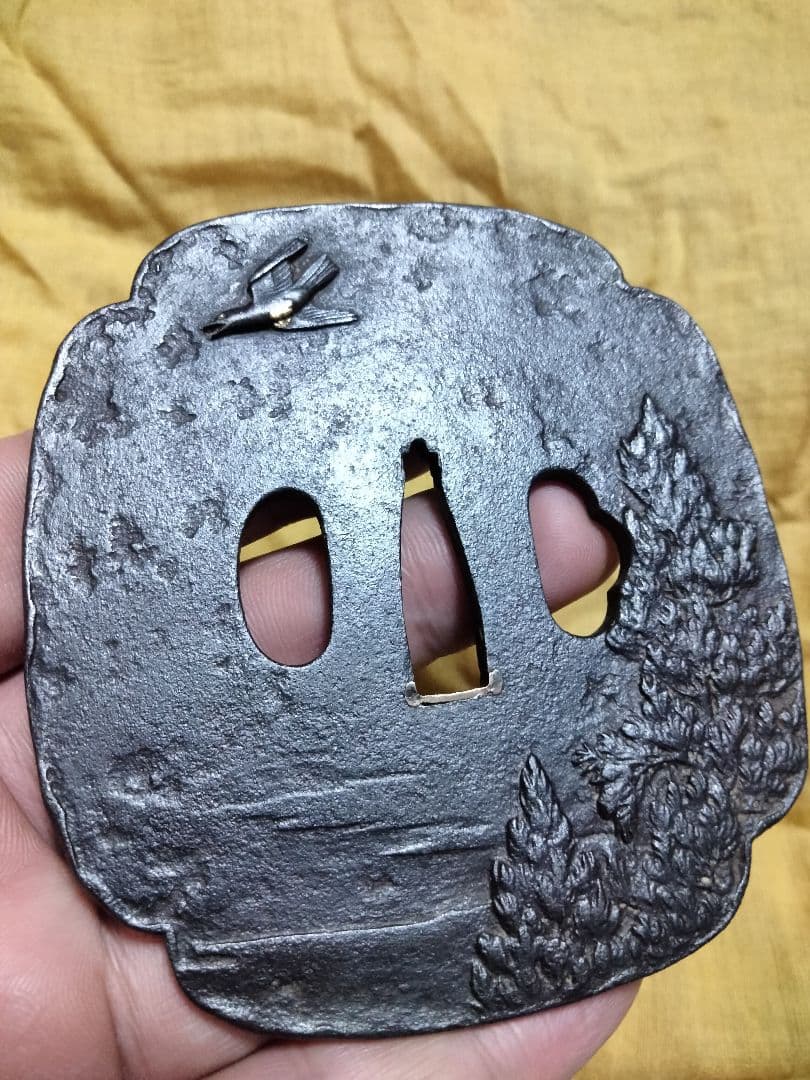 ♦最終価格♦　鉄地大鍔　鐔　(笹山篤興　時鳥図)特別貴重小道具認定書と落とし箱付