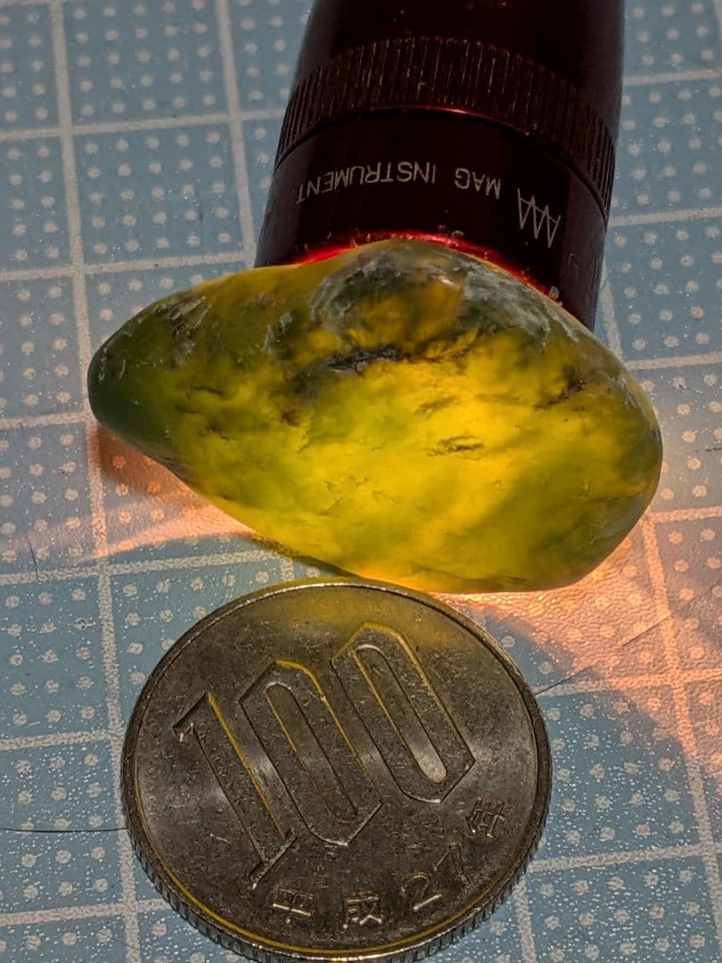 緑色の半透明な石