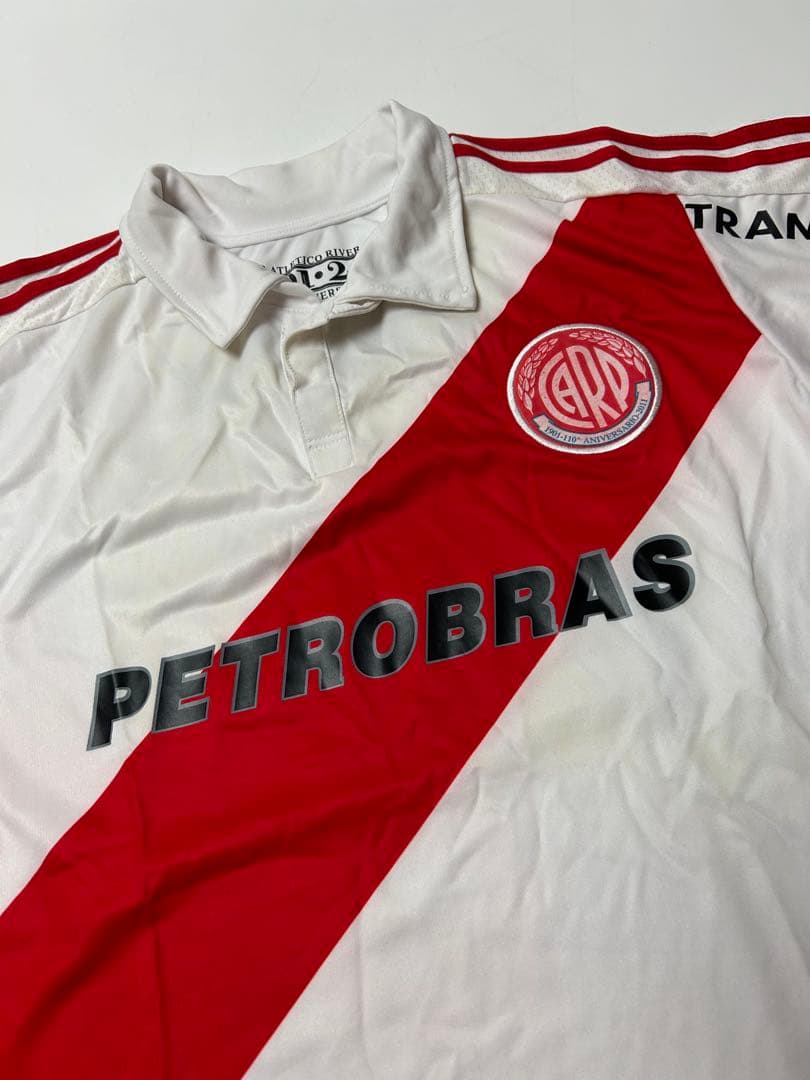  Plate リーベルプレート　ユニフォーム　ホワイト/レッド　M