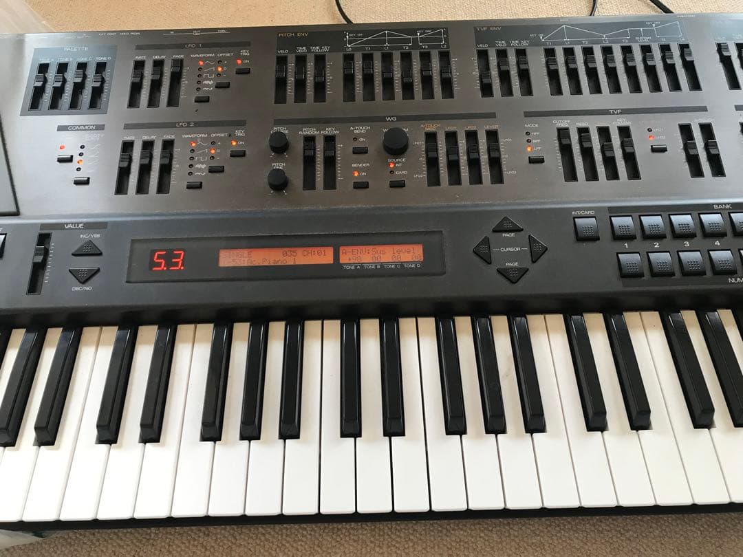 Roland JD-800 シンセサイザー 【動作確認済】