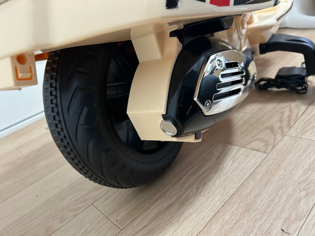 電動バイク ベスパ 子供用 乗用　補助輪付