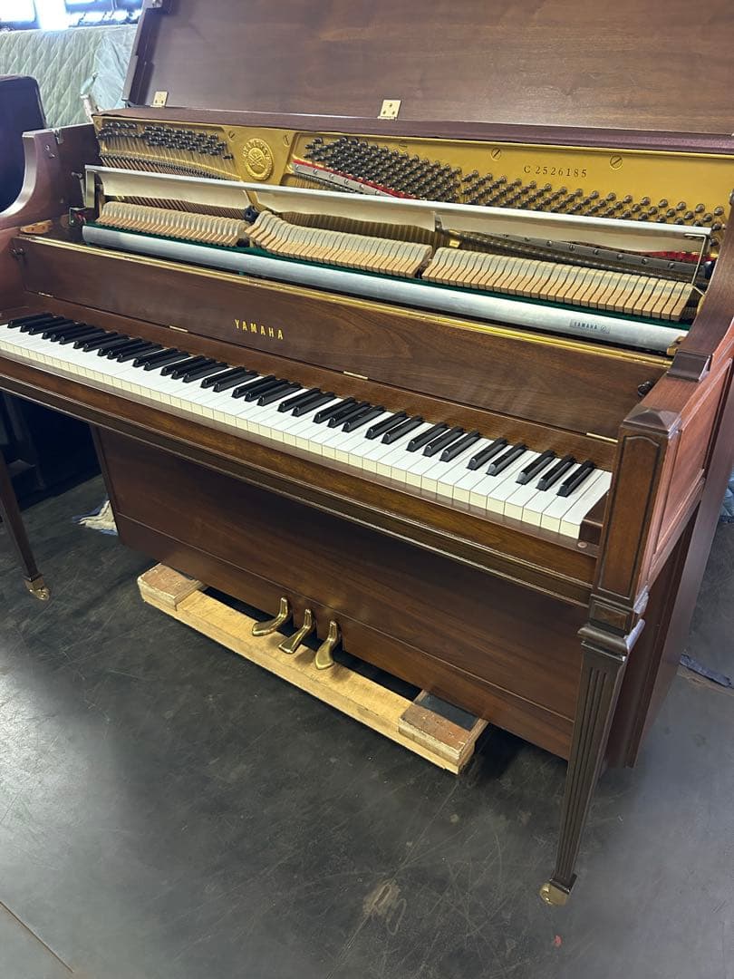 Yamaha アップライトピアノ 装飾付き