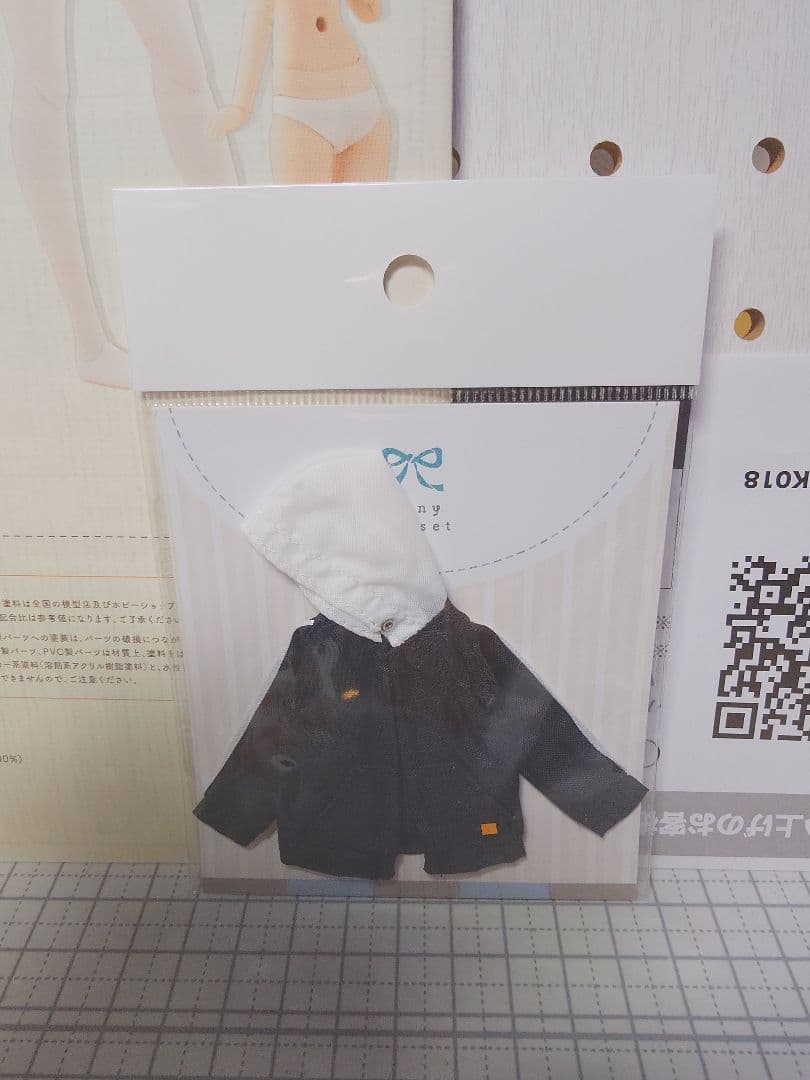 コトブキヤ 創彩少女庭園 ドレスアップボディM 塗装済完成品とパーカー(BK）