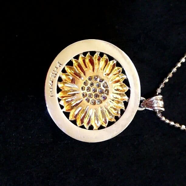 プリバレル ひまわり ネックレス 上地雄輔