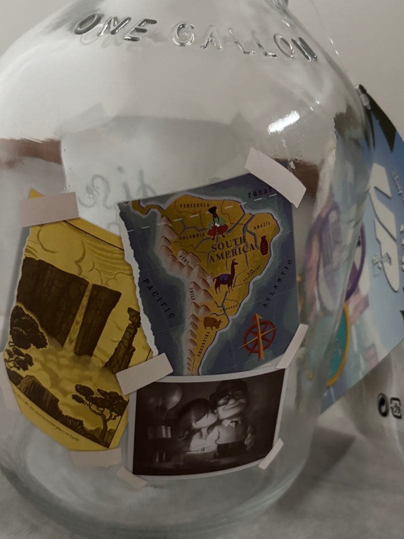 カールじいさん空飛ぶ家　貯金箱