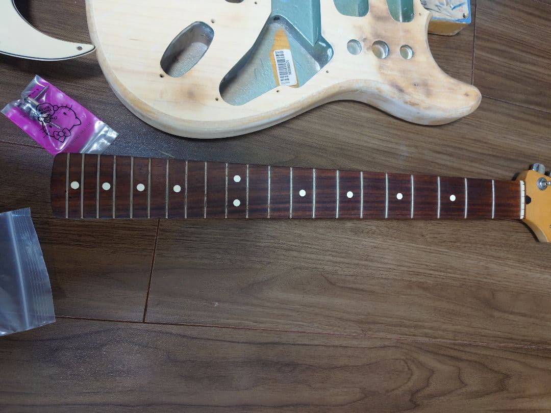 メ*ネ様 Fender Mexico Stratocaster 未組立 未塗装