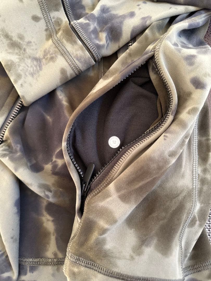 ルルレモン　フード付　Define ジャケット 12 Nulu カモフラージュ柄