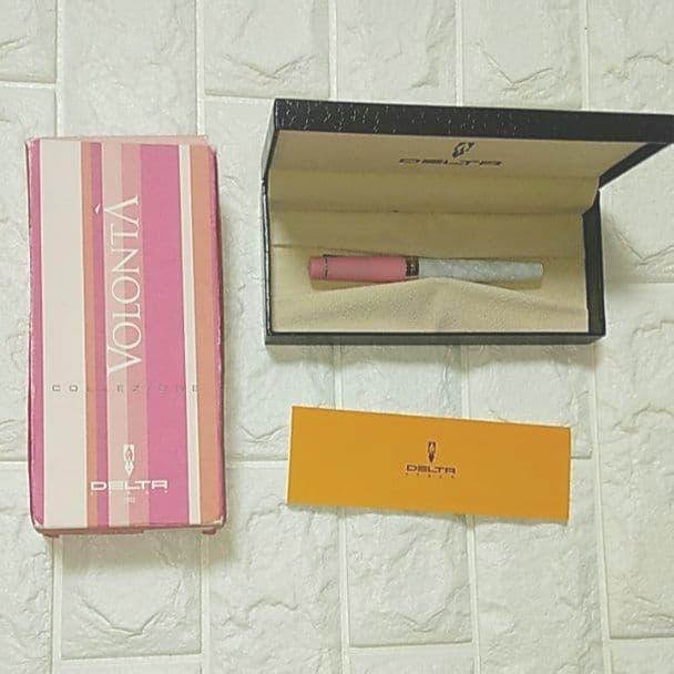 め*1様 訳あり 新品未使用品　DELTA VOLONTIA 万年筆 ピンク