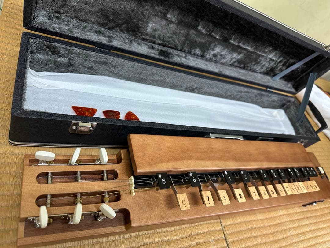 【木製琴 ハードケース付き】　お琴　弦楽器　音楽　三味線　日本伝統