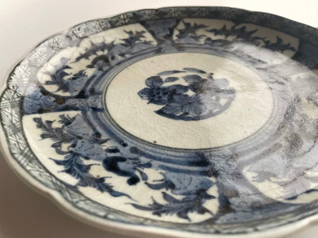 骨董　アンティーク　古伊万里　染付窓絵　花文様　輪花縁　七寸皿　渦福