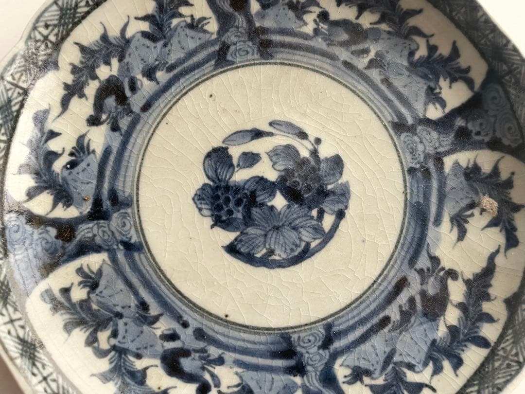 骨董　アンティーク　古伊万里　染付窓絵　花文様　輪花縁　七寸皿　渦福