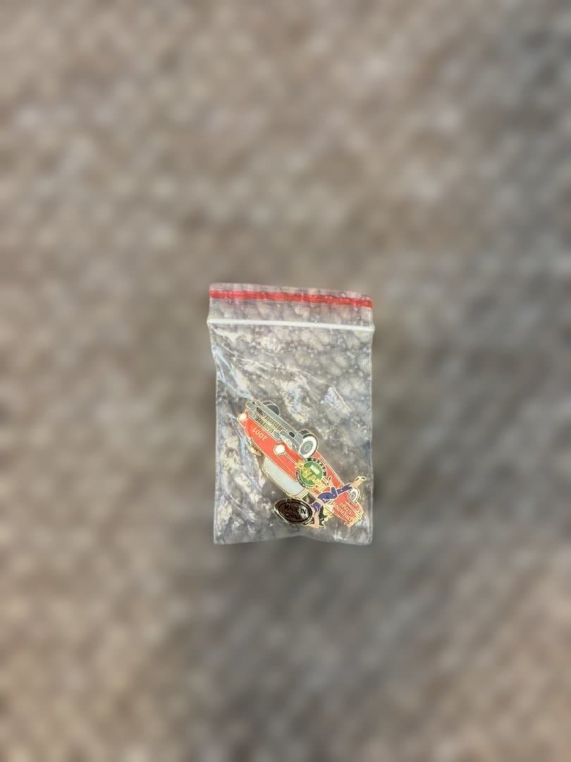 激レア非売品 ハードロックカフェ大阪 2001 オープニングスタッフ限定ピン