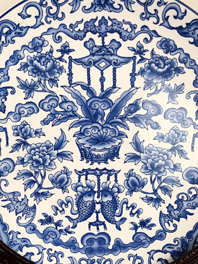 中国美術 大清乾隆年製 蝙蝠 魚 草花紋 飾り皿 皿立て双龍唐台付き 共箱