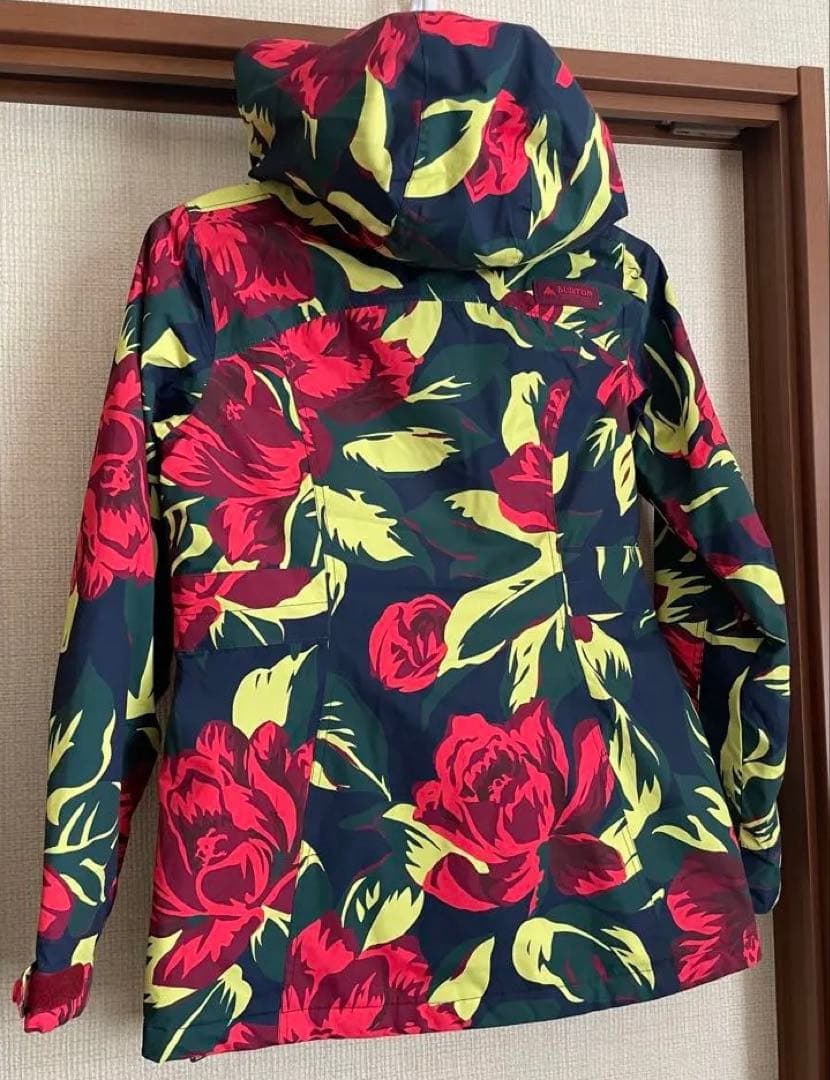 新品・未使用品・Mサイズ・スノボ・BURTON 花柄 フード付きジャケット