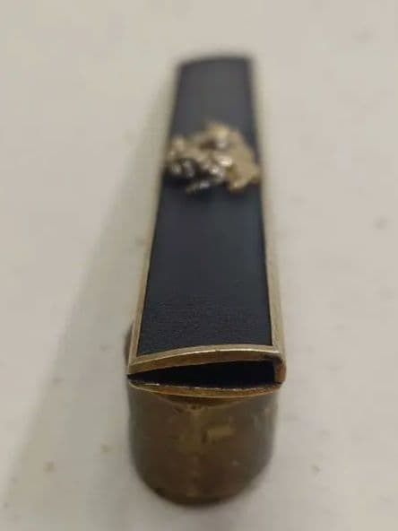 小柄袋、、赤銅魚子地に獅子図