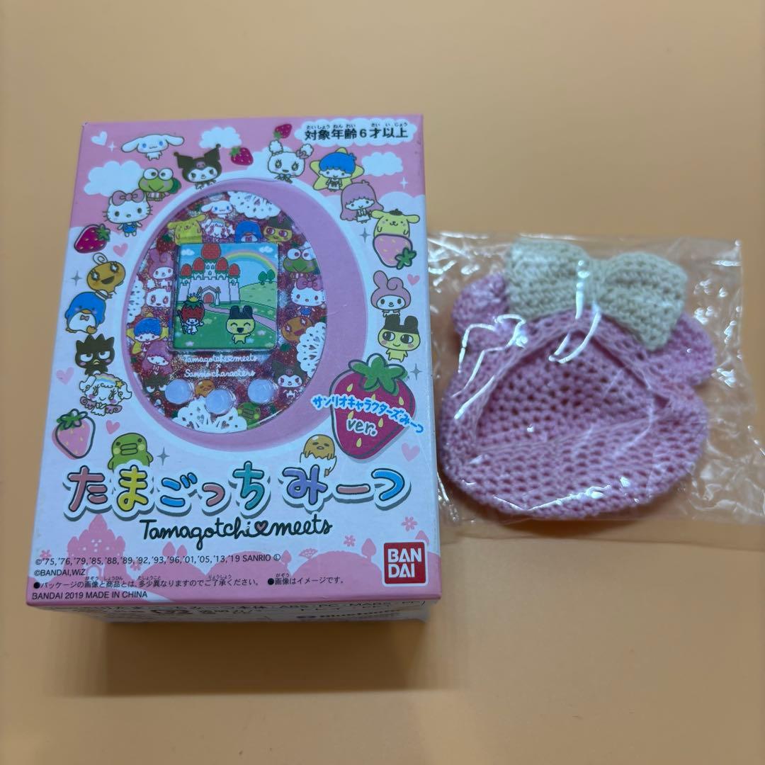 【美品】たまごっちみーつ サンリオ　ピンク ケース、　ストラップ付き