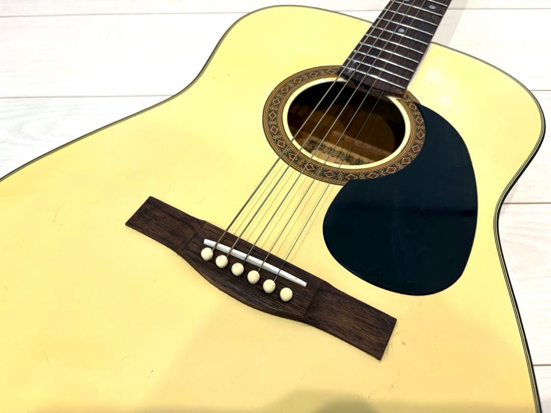 名品ミヤスコウギョウ　Miyasu kougyoアコースティックギター　アコギ白