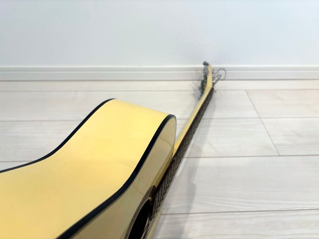 名品ミヤスコウギョウ　Miyasu kougyoアコースティックギター　アコギ白