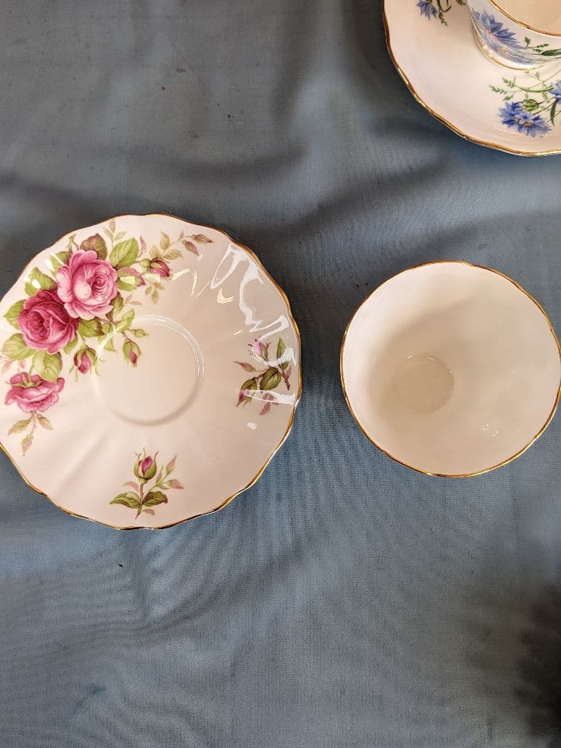 イギリスアンティーク　1920〜1950年代　ティーカップ＆ソーサー4客セット