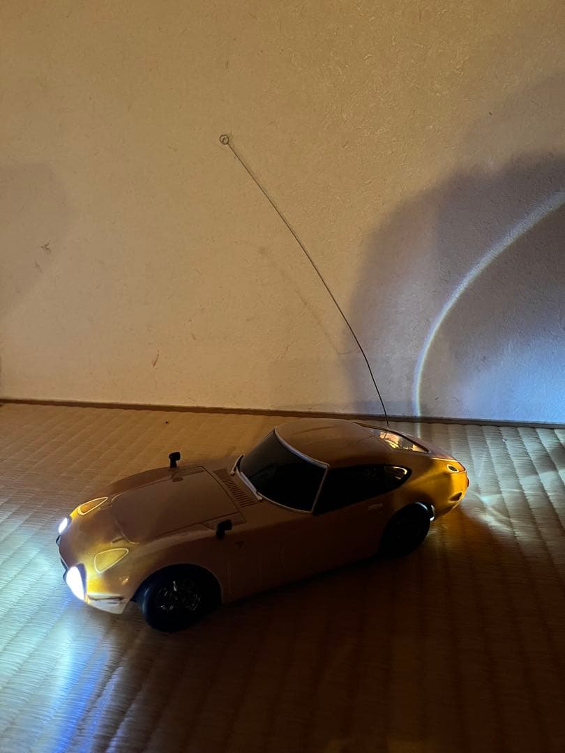 トヨタ 2000GT ラジコンカー　ライト付き