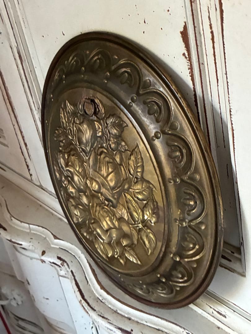 イギリス　アンティーク　真鍮　飾り皿　ビクトリアン　薔薇柄　バラ　100年