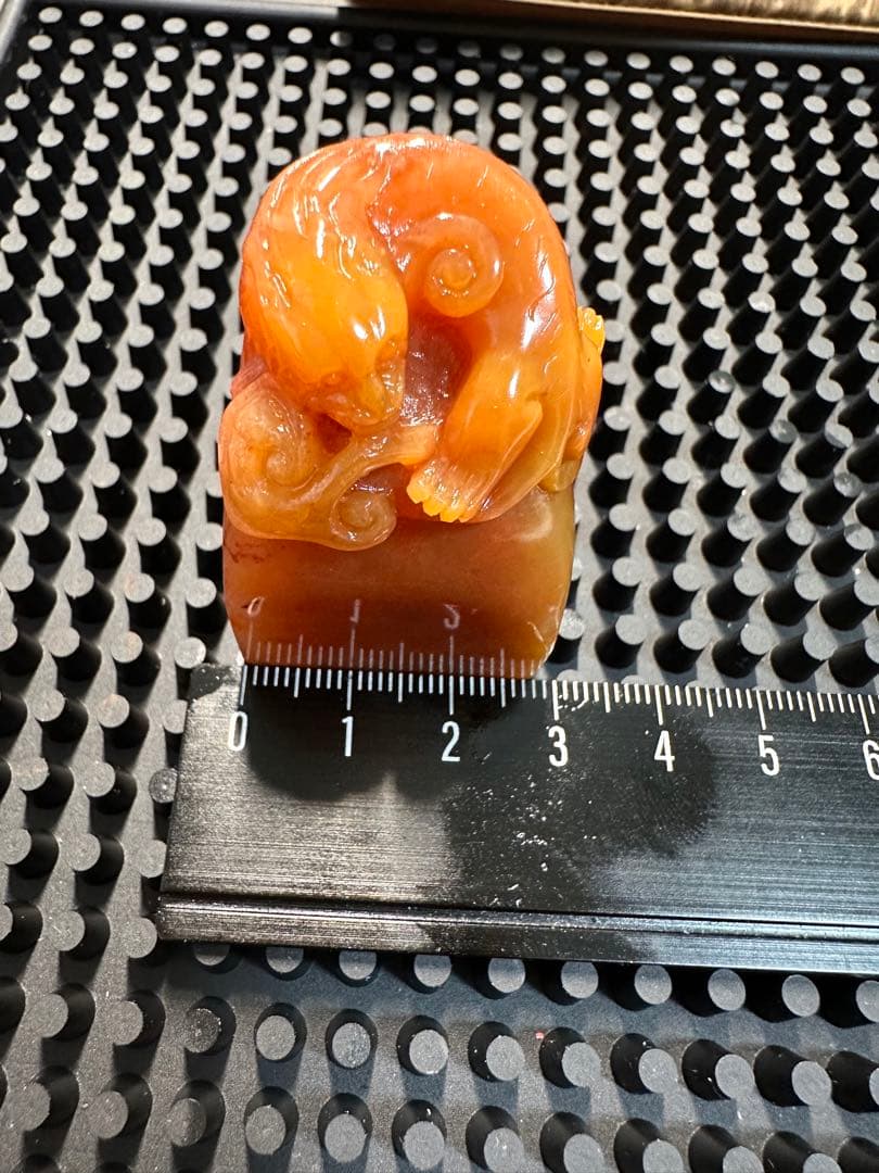 ラオス石　田黄　瑞獣衔芝　巧色　高級印材　箱付き　篆刻　書道　落款　雅号