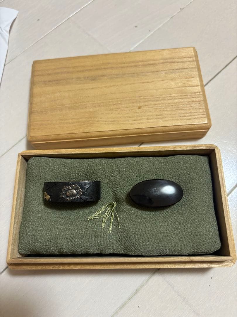 B5666【アンティーク】刀装具　銘花華