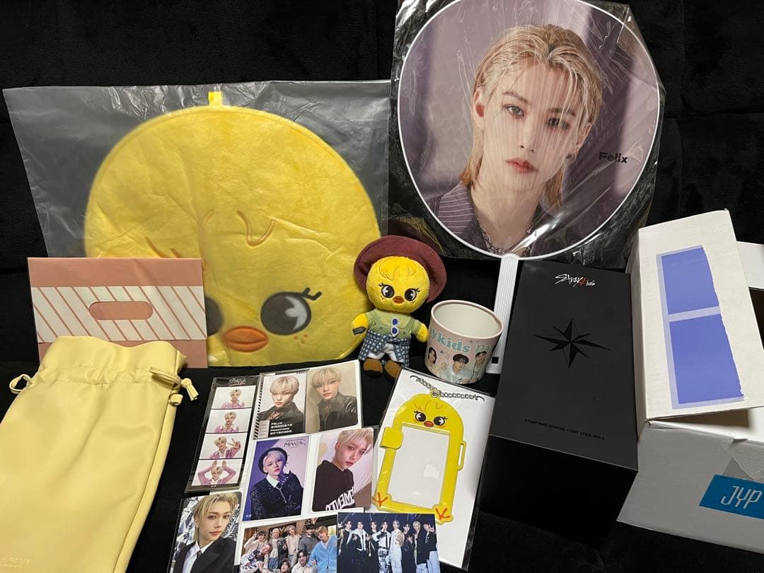 まとめ売り　ペンライト　スキズ　うちわ　トレカ　ネイルパーツ　ピリ　フィリックス