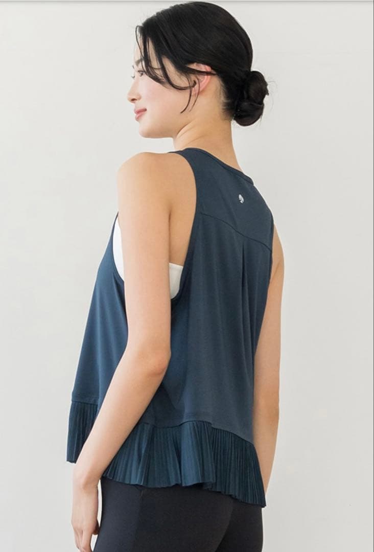 新品タグ付き【SUKALA】プリーツタンクトップ　Lサイズ