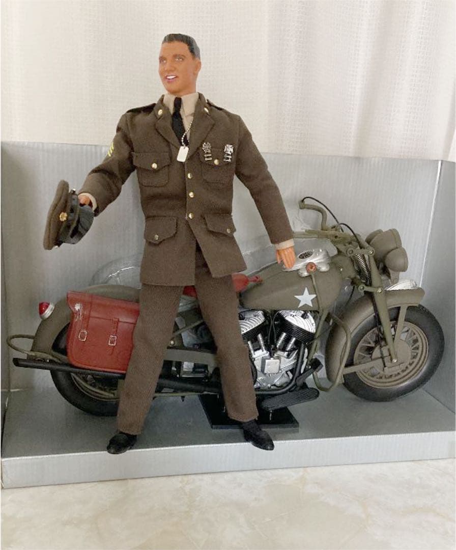 GIブルースと、バイク(インディアン)