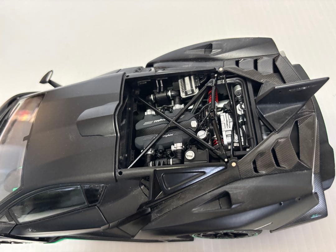 オートアート　ランボルギーニ アヴェンタドール Lブラック 1/18