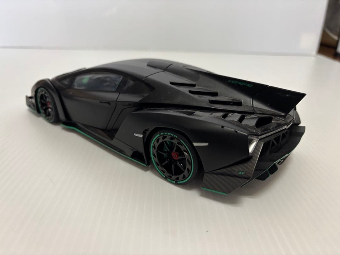 オートアート　ランボルギーニ アヴェンタドール Lブラック 1/18