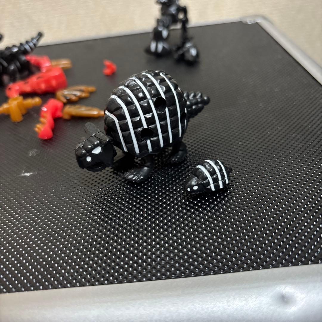 ほねほねザウルス　スペシャルブラックバージョン セミコンプ