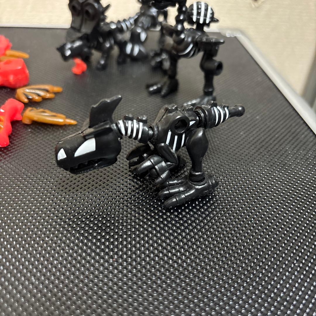 ほねほねザウルス　スペシャルブラックバージョン セミコンプ