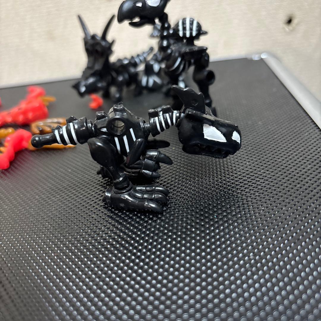 ほねほねザウルス　スペシャルブラックバージョン セミコンプ