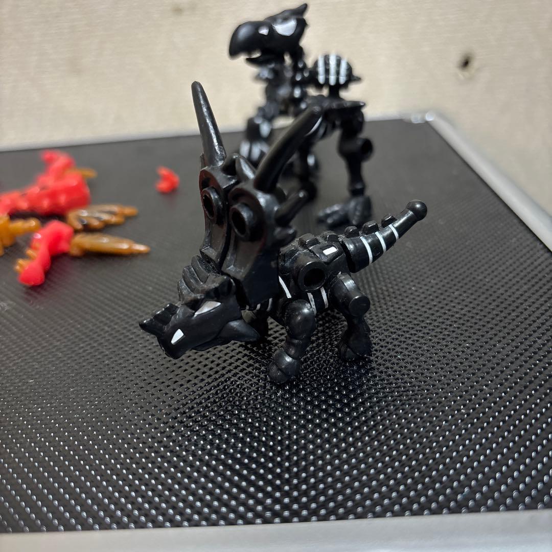 ほねほねザウルス　スペシャルブラックバージョン セミコンプ