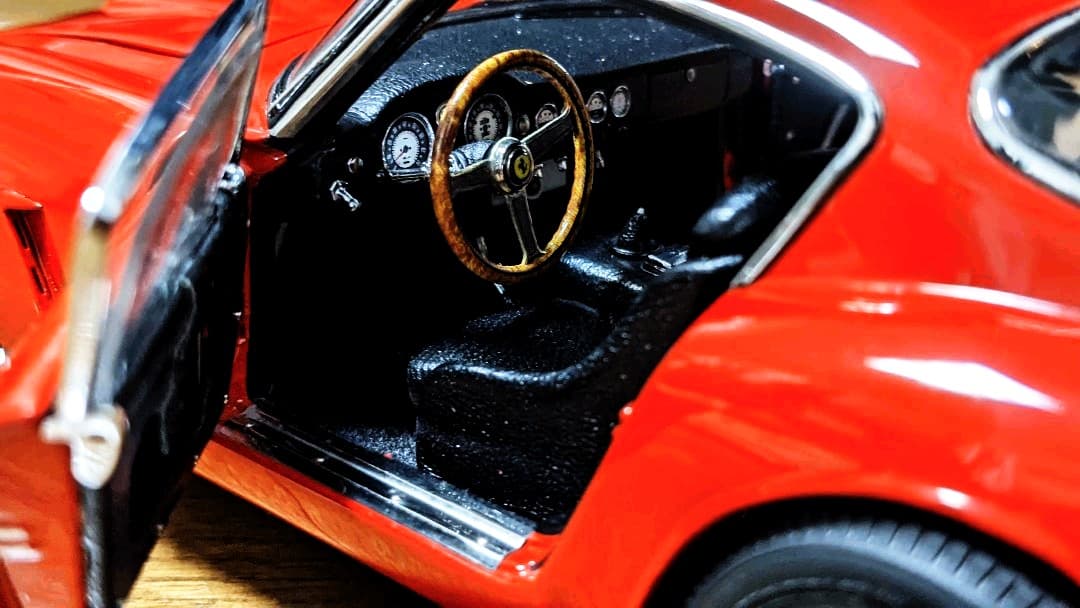 CMC フェラーリ  Ferrari 1961 250GT 1/18  SWB