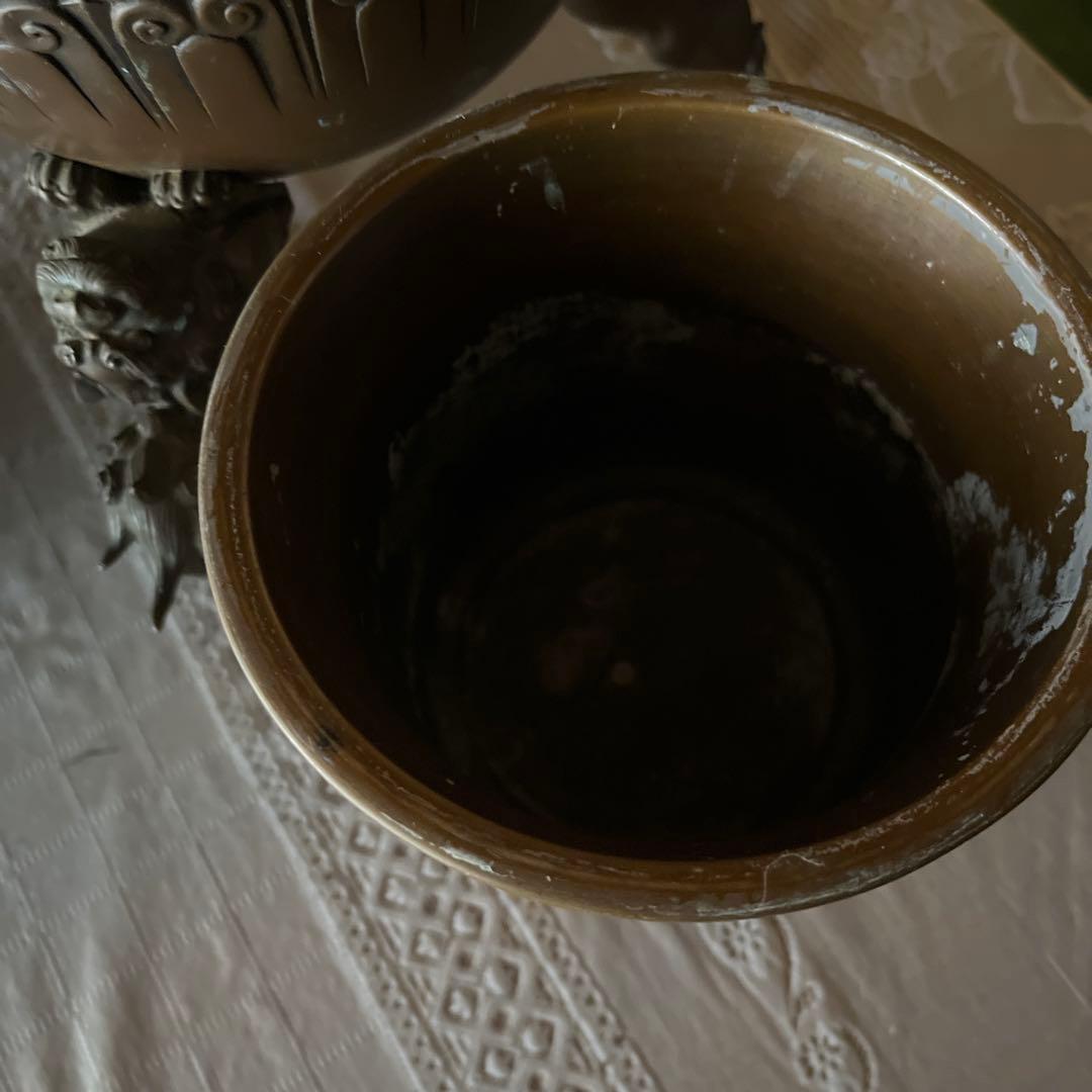 T*s様 ゲキレア透かし彫り　薄端　金属製　三つ足　華道具