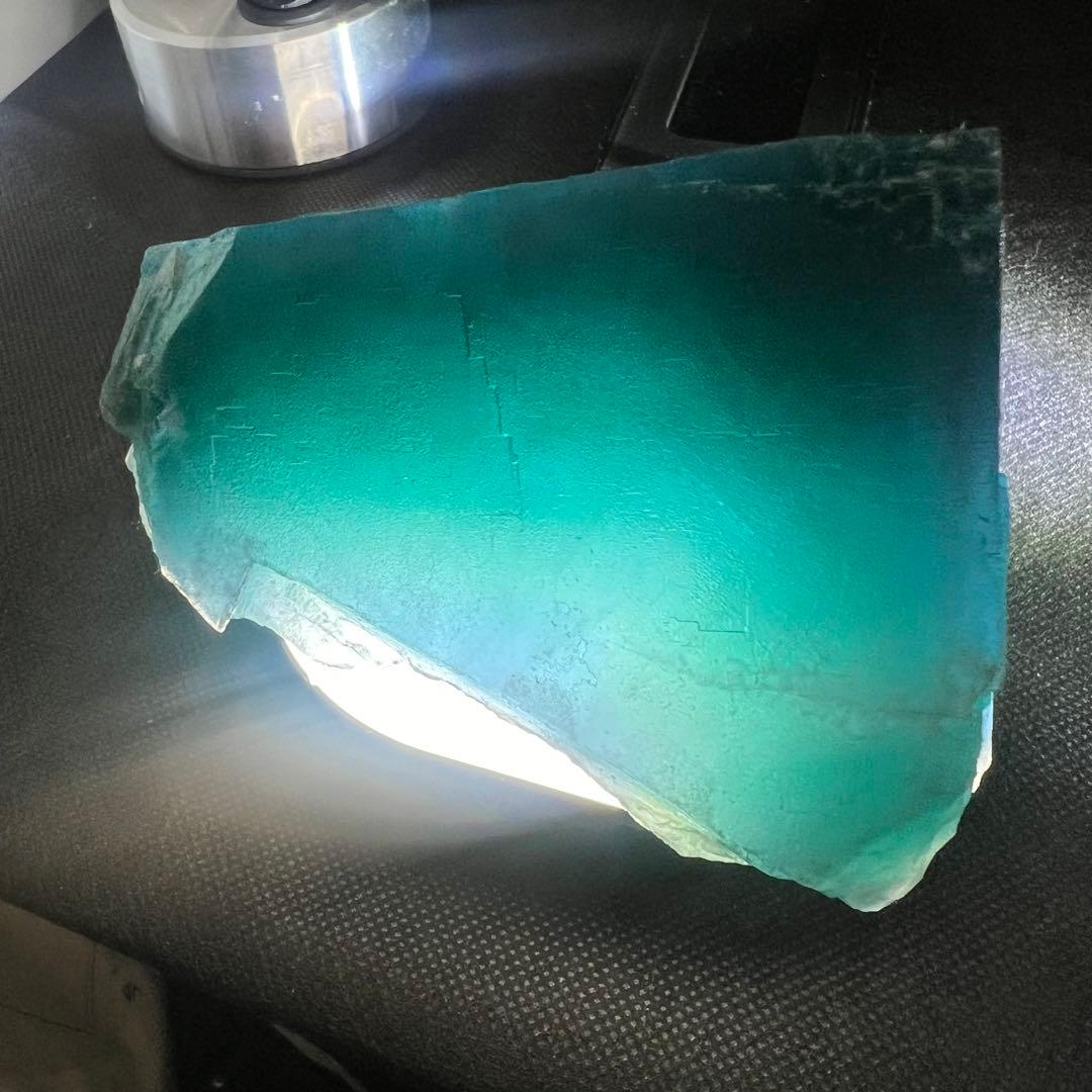 ヤオガンシャン☆ひたすらデカい。ゾーニングが綺麗なフローライトです(*´-`)