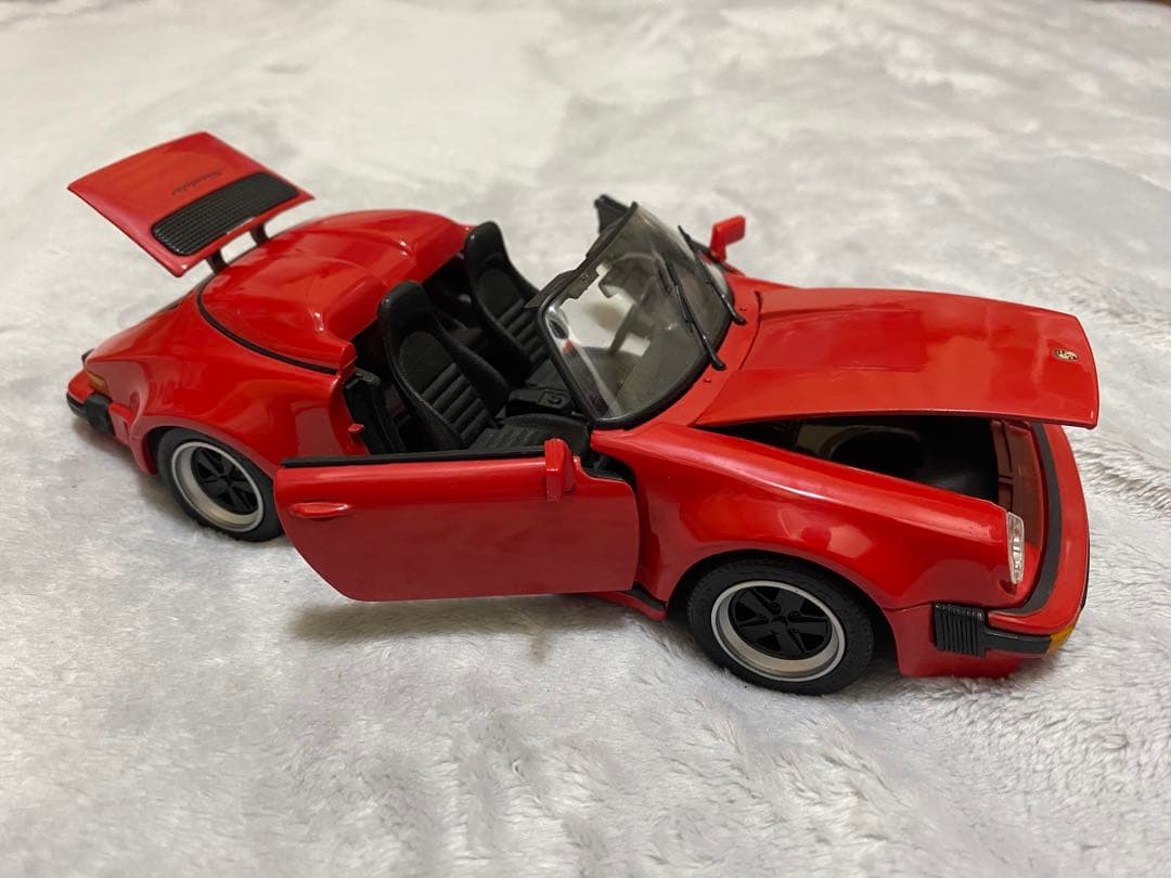 ミニカー Maisto PORSCHE 911 SPEEDSTER(1989) 1/18