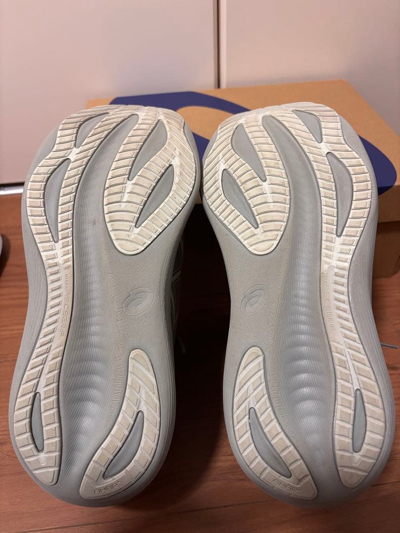 ほぼ未使用GEL-NIMBUS 27 ゲルニンバス 26.5 cm 2E