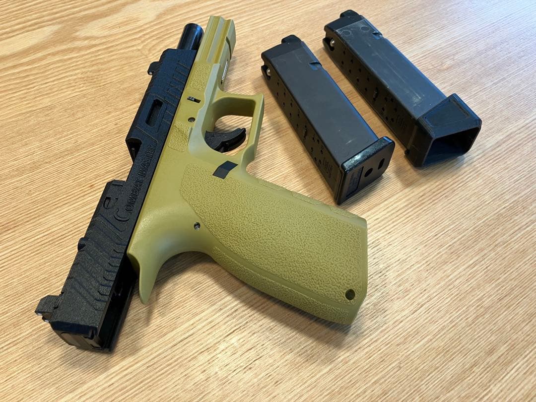 東京マルイ　ガスガン　グロック17外装カスタム　カイデックスホルスター　セット