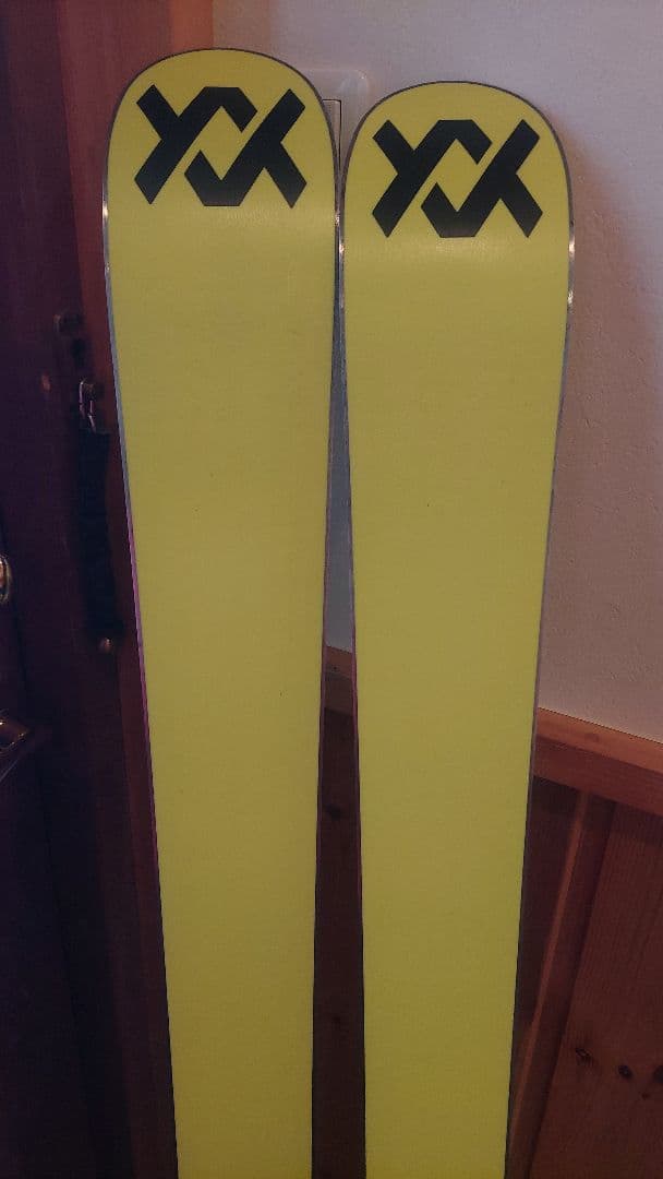 Völkl 140センチ　スキー イエロー バインディング付き