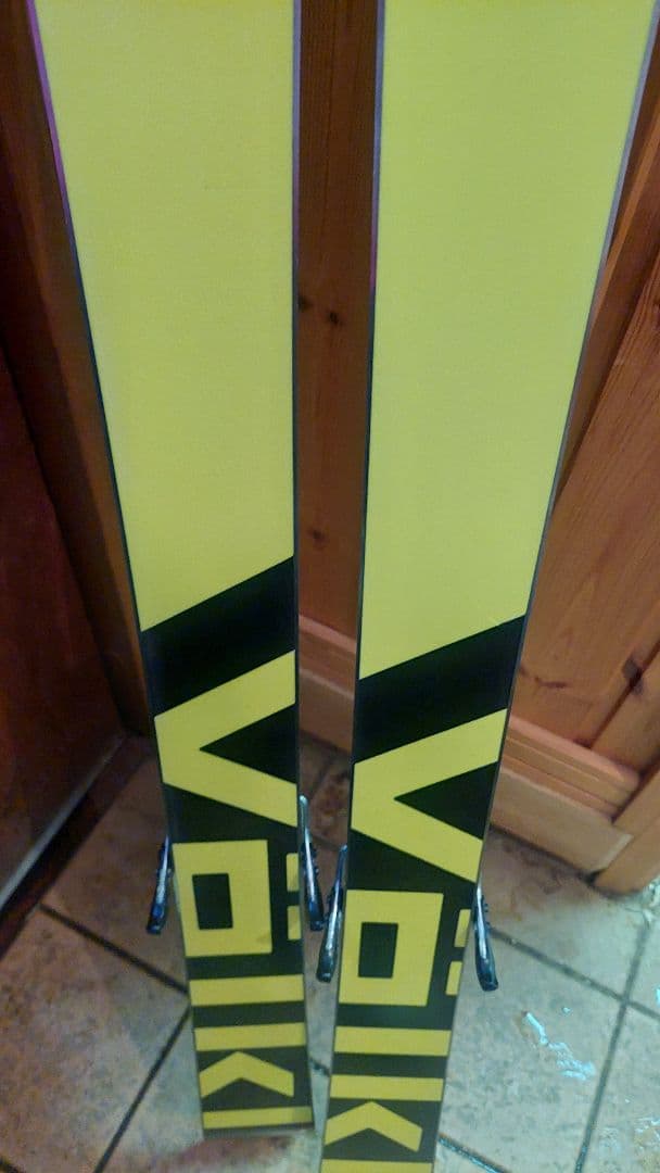 Völkl 140センチ　スキー イエロー バインディング付き