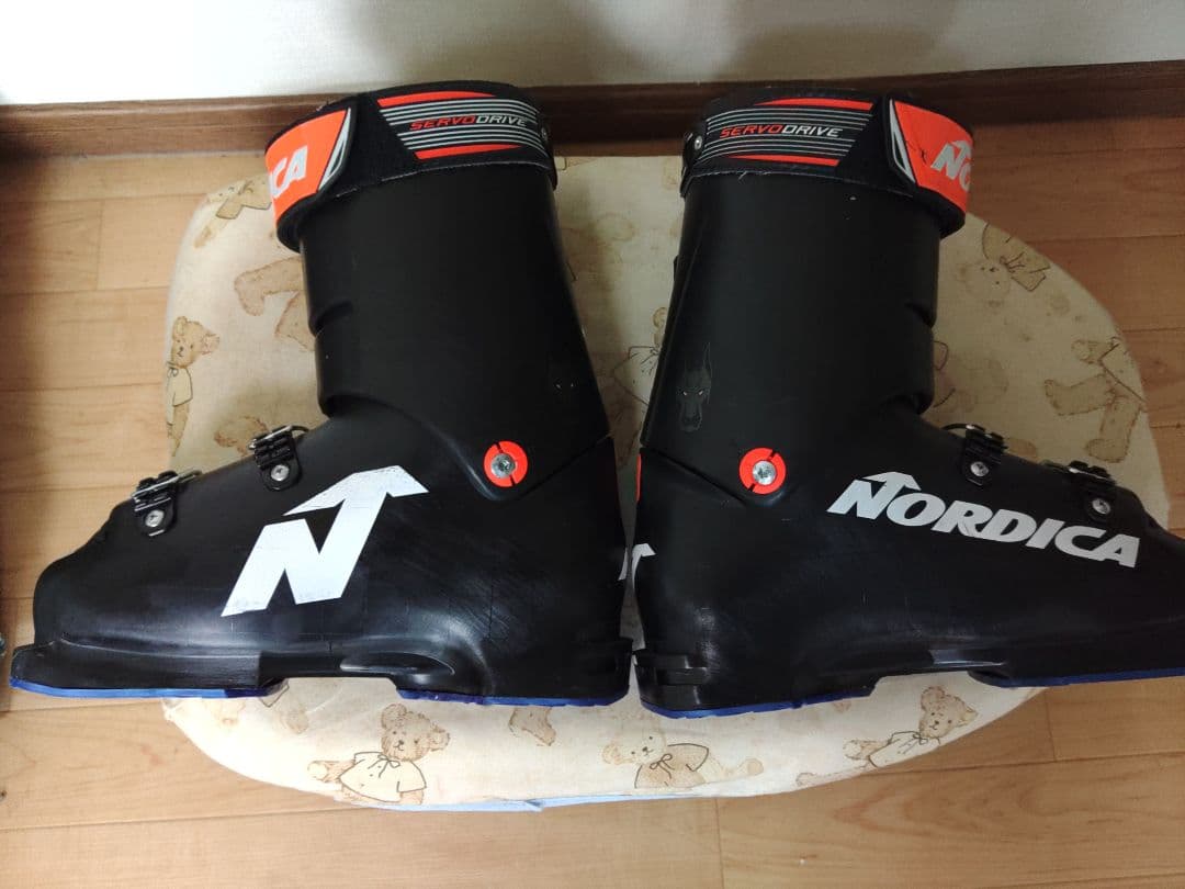 ノルディカスキーブーツ(シェルのみ) 黒/オレンジ